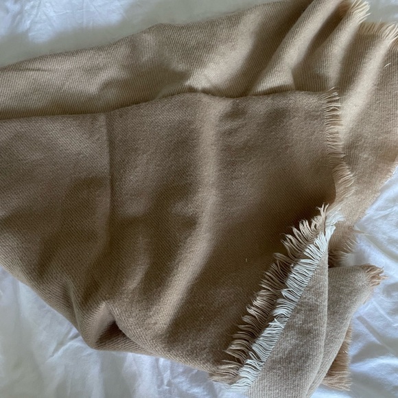 Brown scarf - Picture 4 of 4